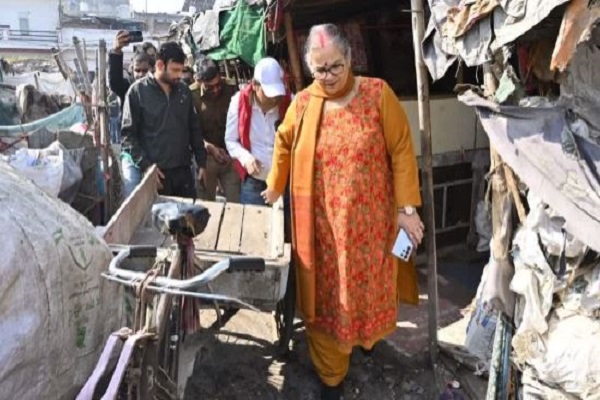 यूपी : लखनऊ में अवैध बांग्लादेशी और रोहिंग्या के खिलाफ महापौर सुषमा खर्कवाल सख्त, सख्त काररवाई के दिए निर्देश
