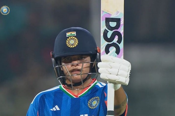 टी20 सीरीज : रेणुका, दीप्ति व शेफाली के चमकीले प्रदर्शन से भारत को अजेय बढ़त, तीसरे मैच में श्रीलंका 8 विकेट से पस्त