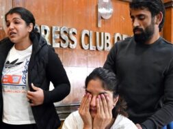 साक्षी, विनेश व बजरंग