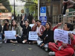 सेंगर की रिहाई के खिलाफ प्रदर्शन