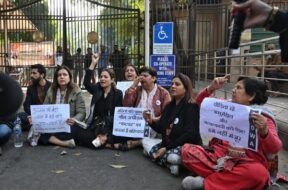 सेंगर की रिहाई के खिलाफ प्रदर्शन