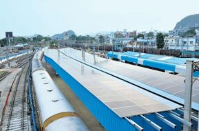 हरित ऊर्जा से सुसज्जित भारतीय रेलवे