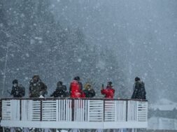 हल्की बारिश और बर्फबारी