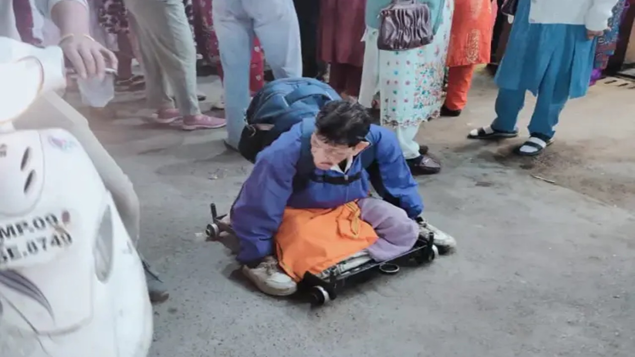 इंदौर का लखपति भिखारी : तीन मकान, महंगी कार व तीन आटो का मालिक, व्यापारियों को ब्याज पर देता है कर्ज