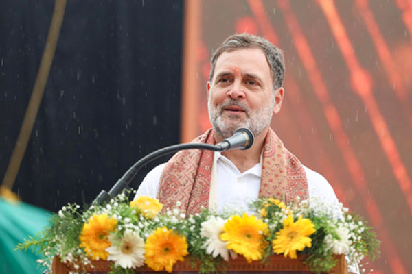 संविधान हर भारतीय का सबसे बड़ा हथियार, इसकी रक्षा गणतंत्र की रक्षा : राहुल गांधी