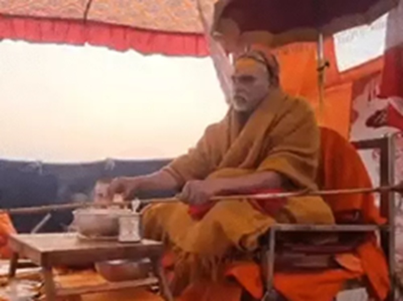 मेला प्रशासन और शंकराचार्य अविमुक्तेश्वरानंद के बीच गहराया विवाद, मेला प्रशासन ने दी जमीन और सुविधाएं छीनने की चेतावनी
