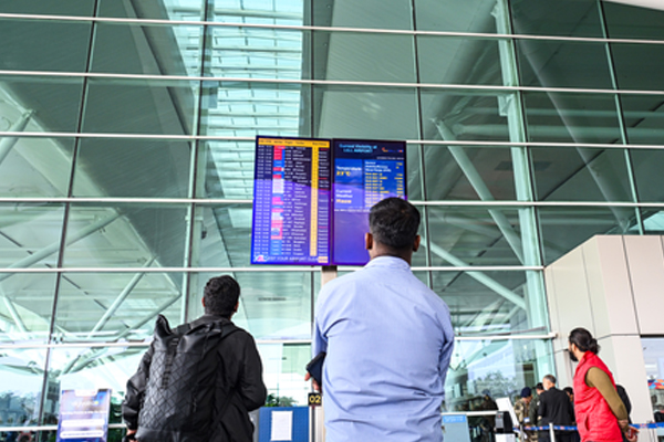 उत्तरी भारत में घने कोहरे और कम दृश्यता के चलते हवाई यातायात प्रभावित, एयरलाइन कंपनियों ने जारी की एडवाइजरी