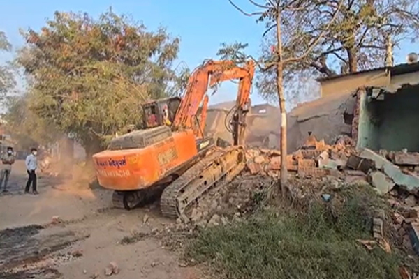 अहमदाबाद के वटवा में एएमसी का अतिक्रमण हटाओ अभियान जारी, 450 से ज्यादा मकान-दुकानों पर चलेगा बुलडोजर