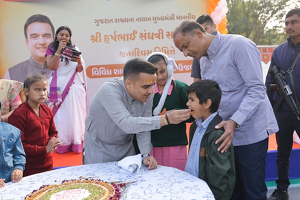 रेजिडेंट स्कूल में जन्मदिन मनाने पहुंचे गुजरात के डिप्टी सीएम संघवी, बच्चों संग बिताएं खास पल