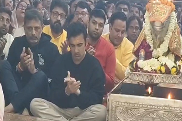 महाकाल के दरबार में पहुंचकर भारतीय क्रिकेट टीम के कोच गौतम गंभीर ने की पूजा, देश व टीम की सफलता की कामना