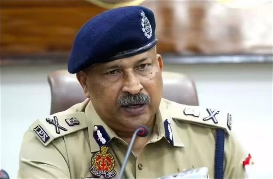 यूपी पुलिस की कार्यशैली में बदलाव : घर बैठे FIR और 27 सेवाएं बिना थाने जाए प्राप्त कर रहे नागरिक, यूपी कॉप एप बना सारथी
