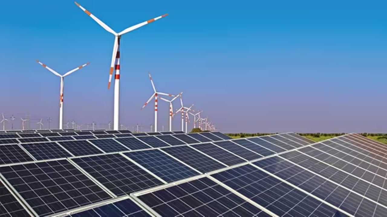 सोलर एनर्जी सेक्टर में Adani Solar ने किया कमाल, वुड मैकेंजी की ग्लोबल टॉप 10 लिस्ट में हुई शामिल