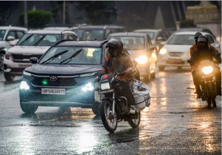 दिल्ली- NCR में बारिश से बड़ी राहत : प्रदूषण में उल्लेखनीय गिरावट, ऑरेंज और येलो जोन में पहुंचे कई इलाके