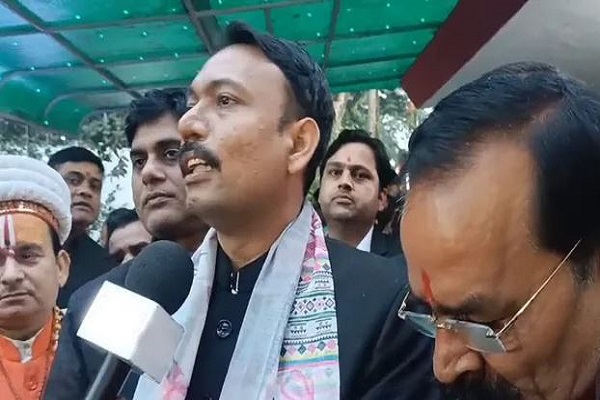 बरेली के सिटी मजिस्ट्रेट अलंकृत अग्निहोत्री ने त्यागपत्र के बाद सरकार के खिलाफ खोला मोर्चा