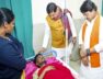 अस्वस्थ का हाल चाल लेते सीएम मोहन यादव