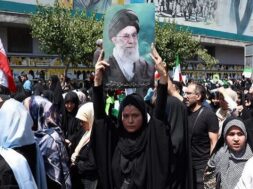 ईरान में संघर्ष जारी