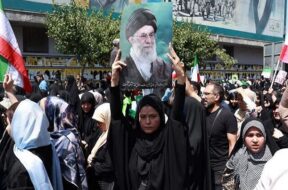 ईरान में संघर्ष जारी