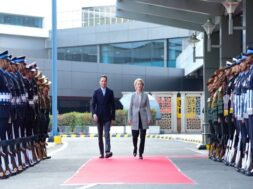 उर्सुला का स्वागत करते जितिन प्रसाद