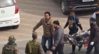 खाई में गिरने से 10 जवानों की मौत