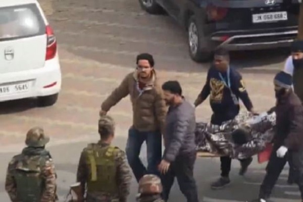 जम्मू-कश्मीर : डोडा में सैन्य वाहन गहरी खाई में गिरा,10 जवानों की मौत