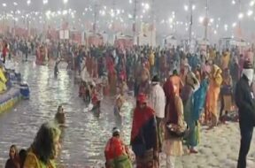 गंगा सागर में आस्था की डुबकी