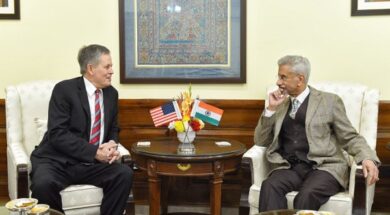 जयशंकर व स्टीव डेनिस की मुलाकात