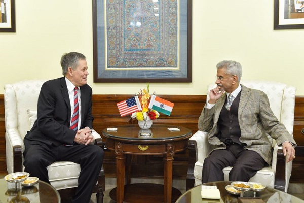 विदेश मंत्री जयशंकर ने अमेरिकी सांसद स्टीव डेनिस से की मुलाकात, ट्रेड डील को लेकर बीच बढ़ी हलचल