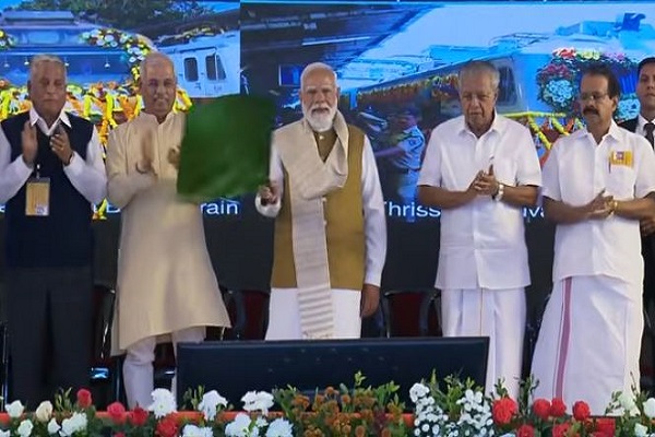 पीएम मोदी की दक्षिण भारत को सौगात : तिरुवनंतपुरम से 3 नई अमृत भारत एक्सप्रेस सहित 4 ट्रेनों को दिखाई हरी झंडी