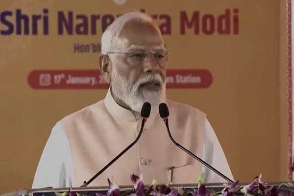 पीएम मोदी ने देश की पहली वंदे भारत स्लीपर ट्रेन को दिखाई हरी झंडी, बोले : बंगाल की प्रगति अब और तेजी से होगी