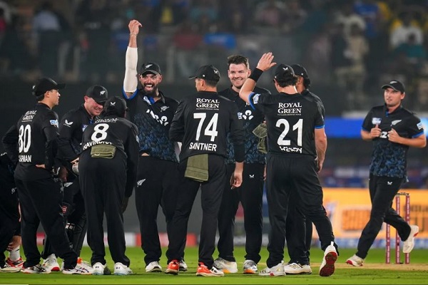 टी20 सीरीज : निर्णायक लीड खाने के बाद कीवियों ने भारत का अजेय क्रम तोड़ा, चौथे मैच में मेजबान 50 रनों से पिटे