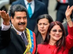 वेनेजुएला के राष्ट्रपति मादुरो व उनकी पत्नी