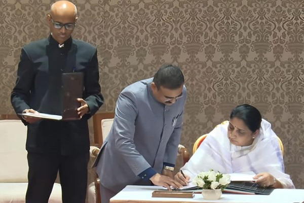 महाराष्ट्र : सुनेत्रा पवार ने डिप्टी सीएम पद की ली शपथ, पीएम मोदी बोले – अजित दादा के सपनों को पूरा करेंगी