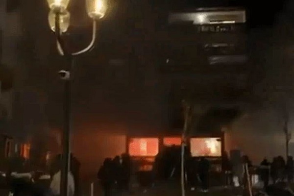 स्विट्जरलैंड : नव वर्ष के जश्न के दौरान रिसॉर्ट में ब्लास्ट, 40 लोगों की मौत, 100 से ज्यादा घायल