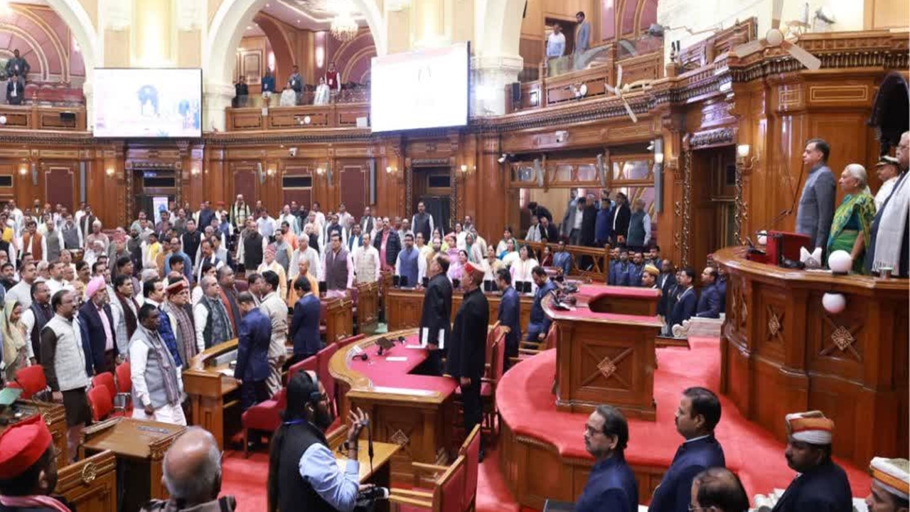 UP Budget: राज्यपाल आनंदीबेन ने अभिभाषण में गिनाई गईं उपलब्धियां, विपक्ष से कहा- यही हाल रहा तो शून्य हो जायेंगे