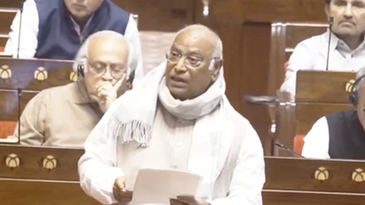 राज्यसभा : भाषण का अंश हटाए जाने से खड़गे नाराज, वित्त मंत्री बोलीं-सभापति का है यह अधिकार