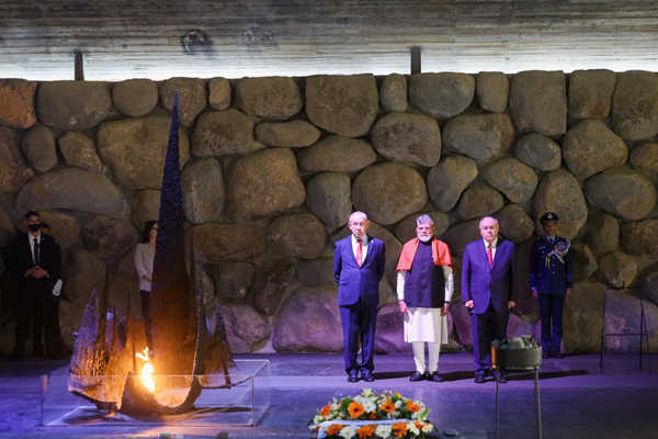 प्रधानमंत्री मोदी ने ‘याद वाशेम’ में होलोकॉस्ट पीड़ितों को दी श्रद्धांजलि, राष्ट्रपति हर्जोग संग लगाया ‘एक पेड़ मां के नाम’