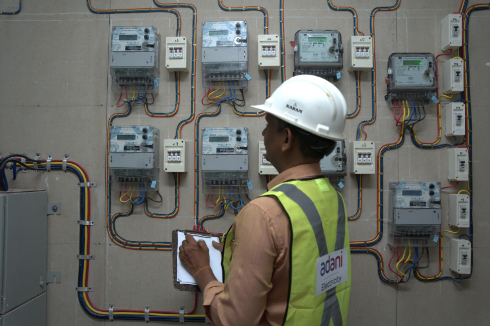 अदाणी एनर्जी सॉल्यूशंस ने डिस्कॉम्स में 1 करोड़ स्मार्ट मीटर लगाने का महत्वपूर्ण लक्ष्य हासिल किया