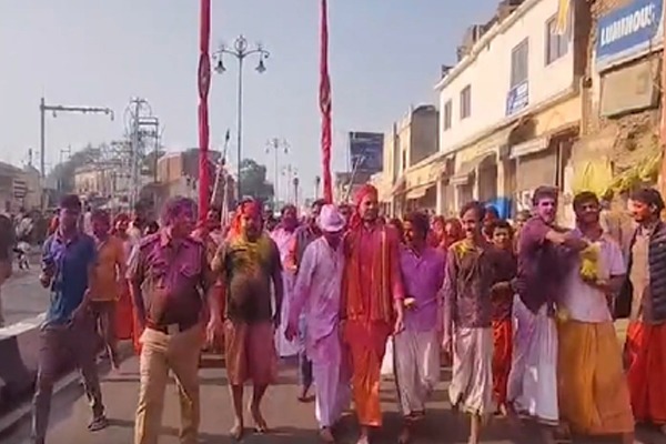 अयोध्या : रंगभरी एकादशी के साथ अवध में होली की शुरुआत, मंदिर और मठों को दिया जा रहा न्योता