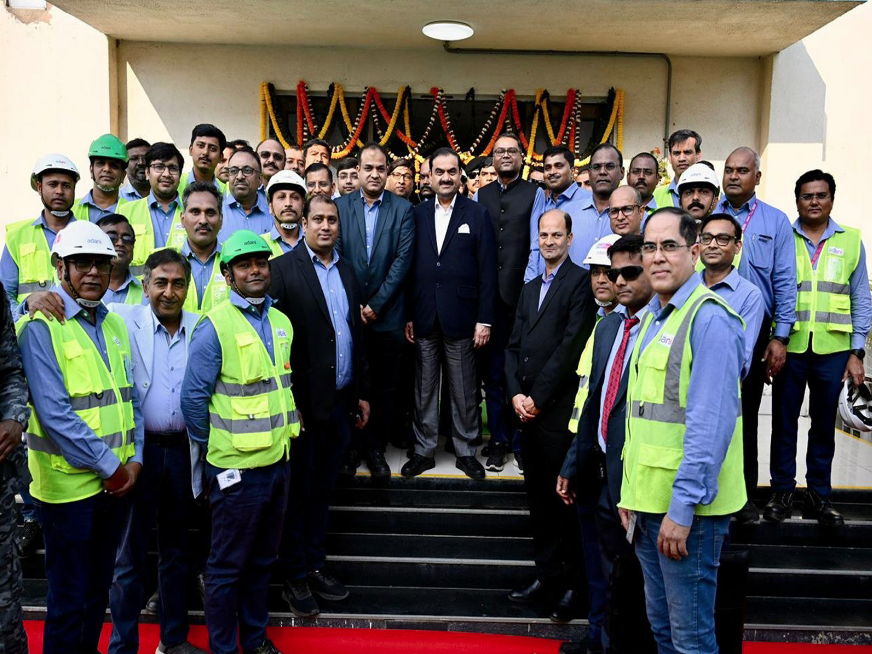 अदाणी ने झारखंड और बिहार में 40,000 करोड़ रुपये से अधिक की परियोजनाओं की समीक्षा की