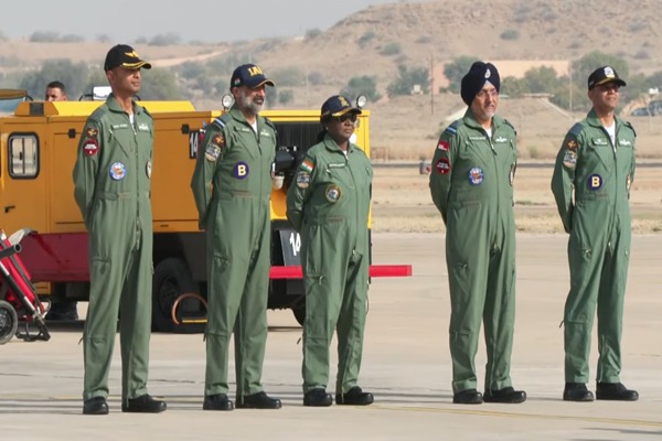 फाइटर हेलिकॉप्टर प्रचंड में उड़ान भरने वाली पहली महिला राष्ट्रपति बनी द्रौपदी मुर्मू, आसमान से दिया आत्मनिर्भरता का संदेश