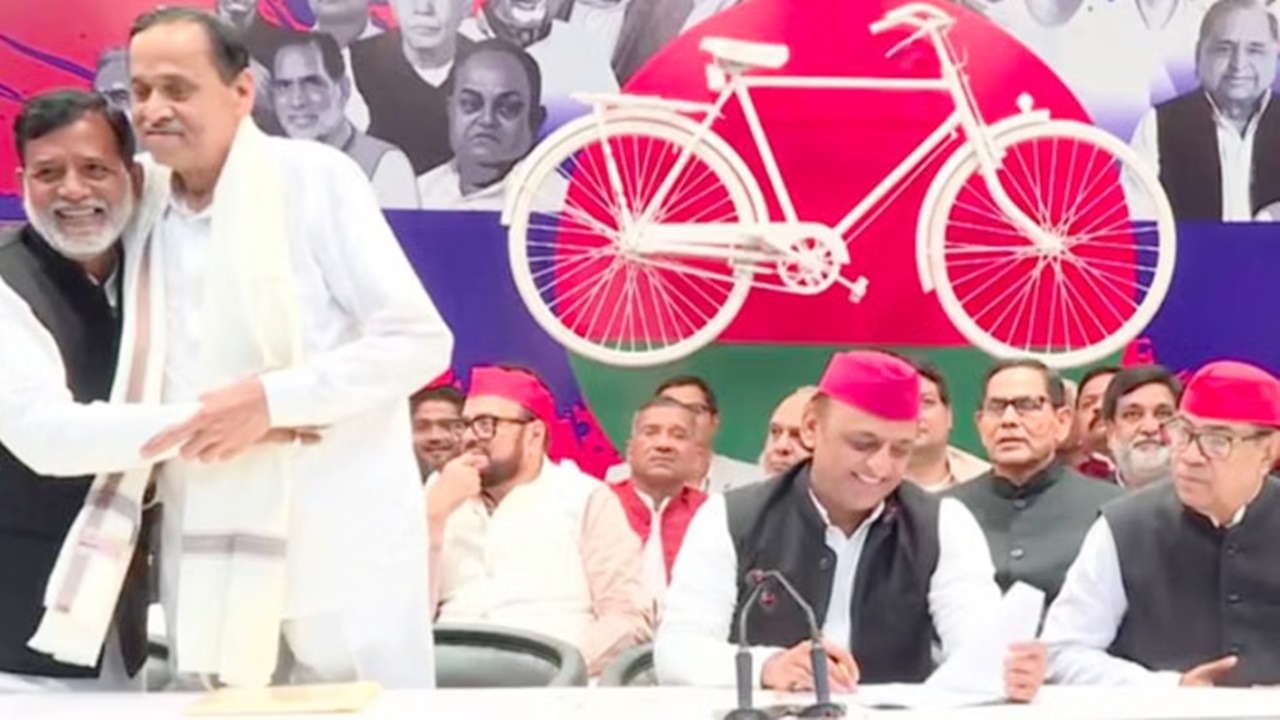 UP Politics: कांग्रेस छोड़ नसीमुद्दीन सिद्दीकी सपा में शामिल, अखिलेश की मौजूदगी में ली सदस्यता