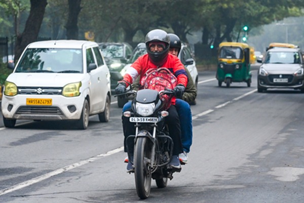 दिल्ली- NCR को महीनों बाद मिली राहत : वायु गुणवत्ता ‘लाल निशान’ से बाहर, येलो और ऑरेंज जोन में पहुंचे इलाके