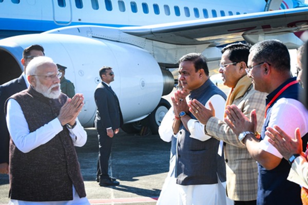 सीएम हिमंत ने असम आगमन पर पीएम मोदी का किया स्वागत, कहा- राज्य में कनेक्टिविटी और टेक्नोलॉजी को मिलेगा बढ़ावा