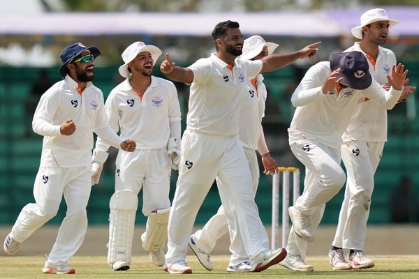 रणजी ट्रॉफी फाइनल : जम्मू-कश्मीर ऐतिहासिक खिताबी जीत की देहरी पर, कर्नाटक फॉलोऑन नहीं बचा सका