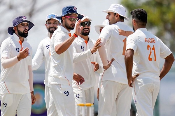 रणजी ट्रॉफी फाइनल : जम्मू-कश्मीर फिर इतिहास रचने को तैयार, कर्नाटक को फॉलोआन के खतरे में डाला