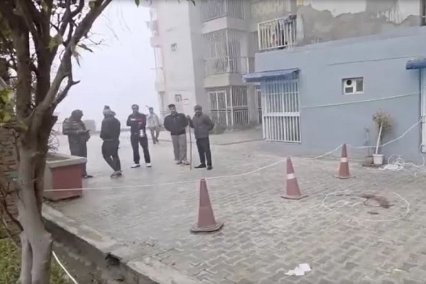 ऑनलाइन गेम ने ली 3 मासूमों की जान – बिल्डिंग की 9वीं मंजिल से कूद गईं सगी बहनें