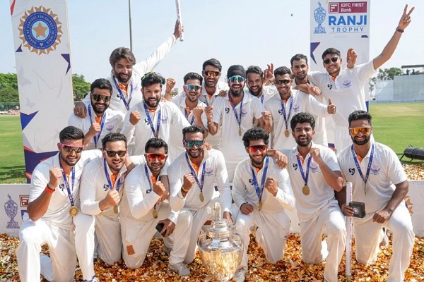 जम्मू-कश्मीर ने 10 दिनों में दूसरी बार रचा इतिहास : फाइनल के पहले ही प्रवेश में जीती रणजी ट्रॉफी