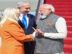 तेल अवीव में पीएम मोदी का भव्य स्वागत