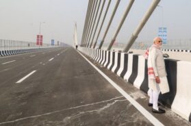 पीएम मोदी ने गुवाहाटी में पुल का किया उद्घाटन