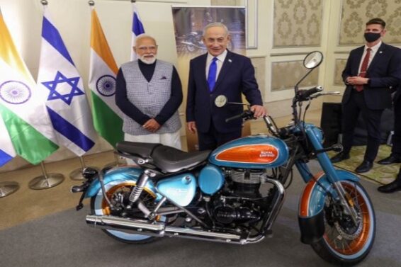 पीएम मोदी ने देखी प्रदर्शनी